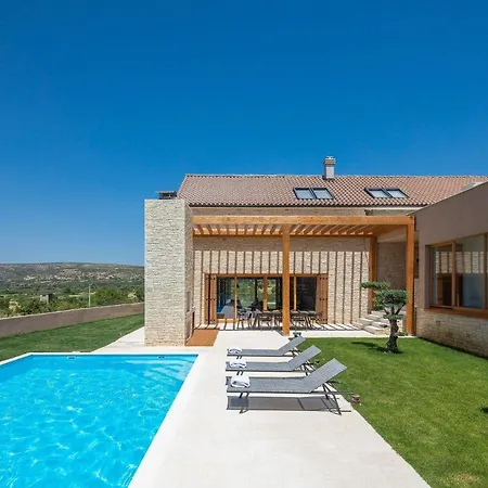 Ferienhaus Fur 10 Personen In Danilo, Dalmatien Norddalmatien Vrpolje
